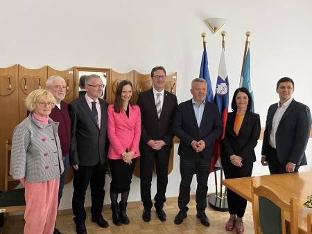 IMG-a1e61ed8363afa6f1cba9bfb234ea200-V (002)